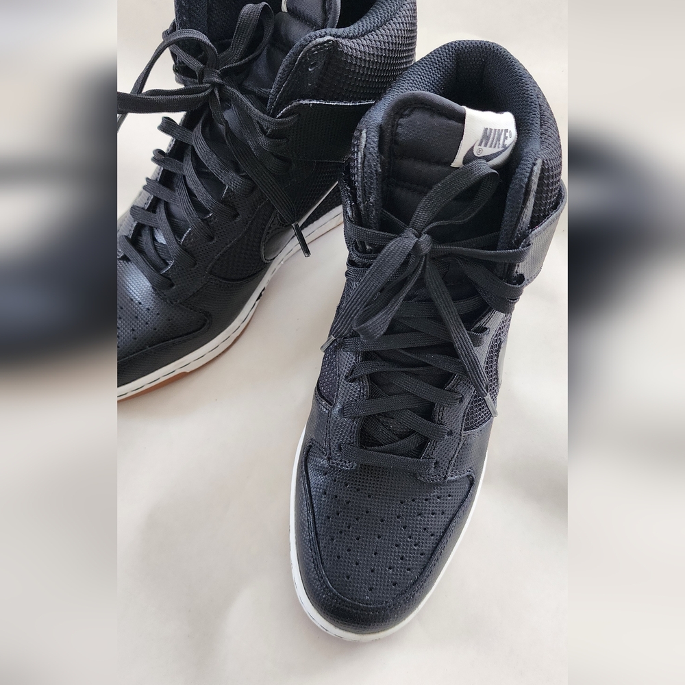 Nike Women's Sky High Wedge Sneaker